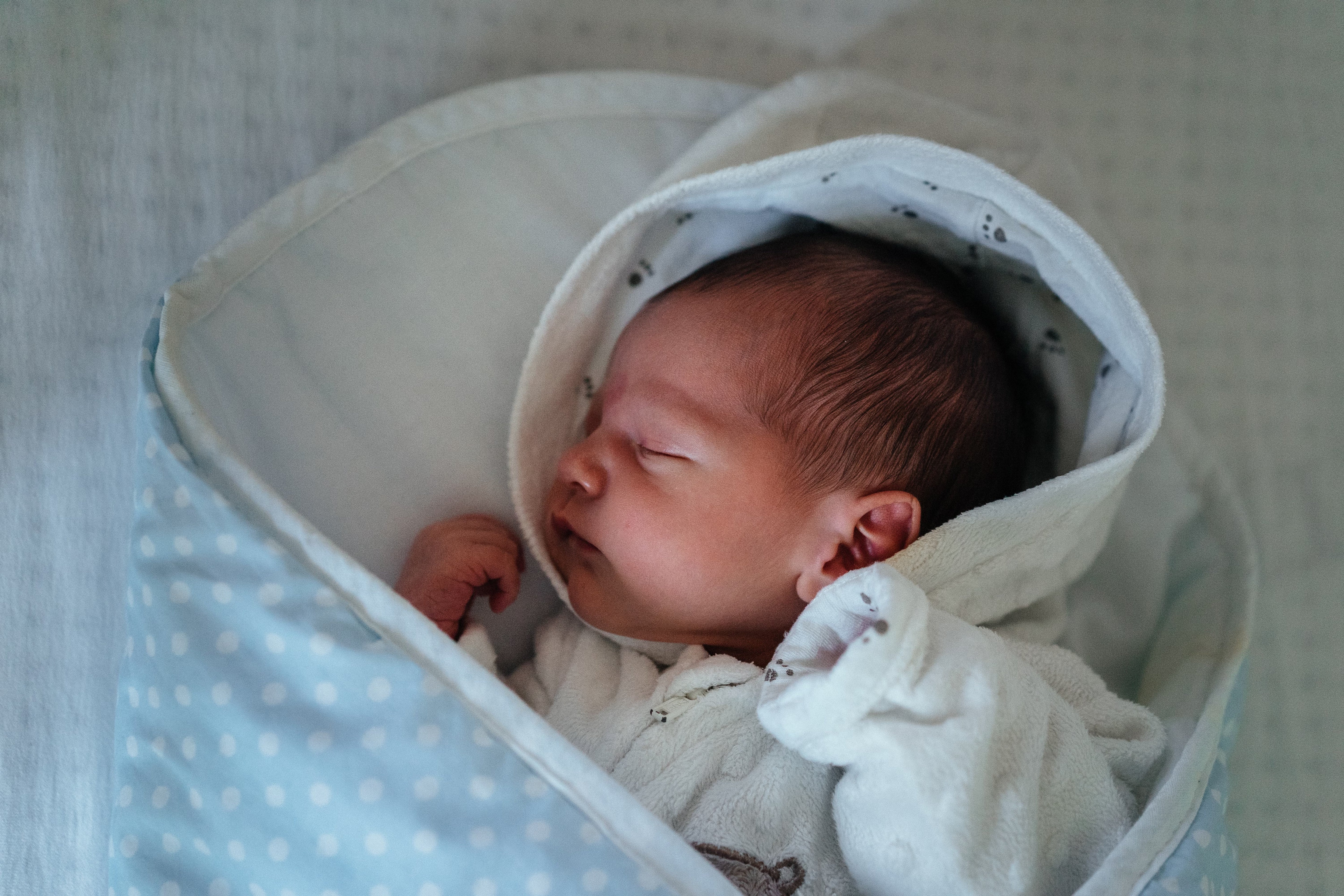 Safe Sleep for Newborns: A Complete Checklist and Guide