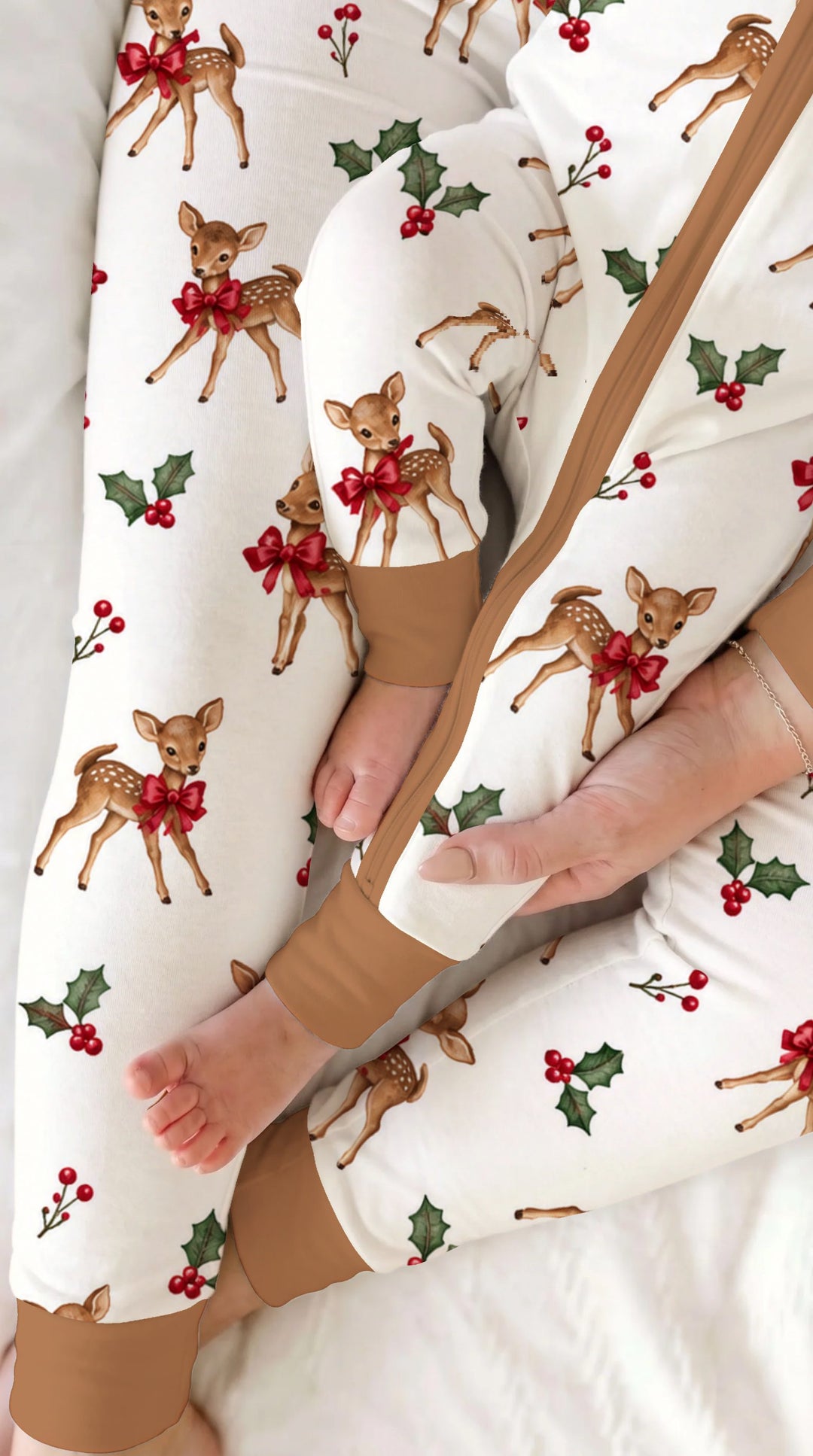 Vintage Christmas Fawn & Holly Bows Bamboo Convertible Zippy