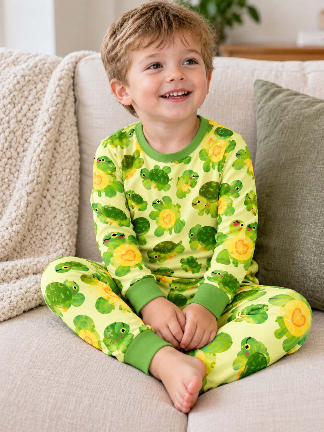 Cheerful Green Turtle Bamboo Two Piece Long Sleeve Pajama Set
