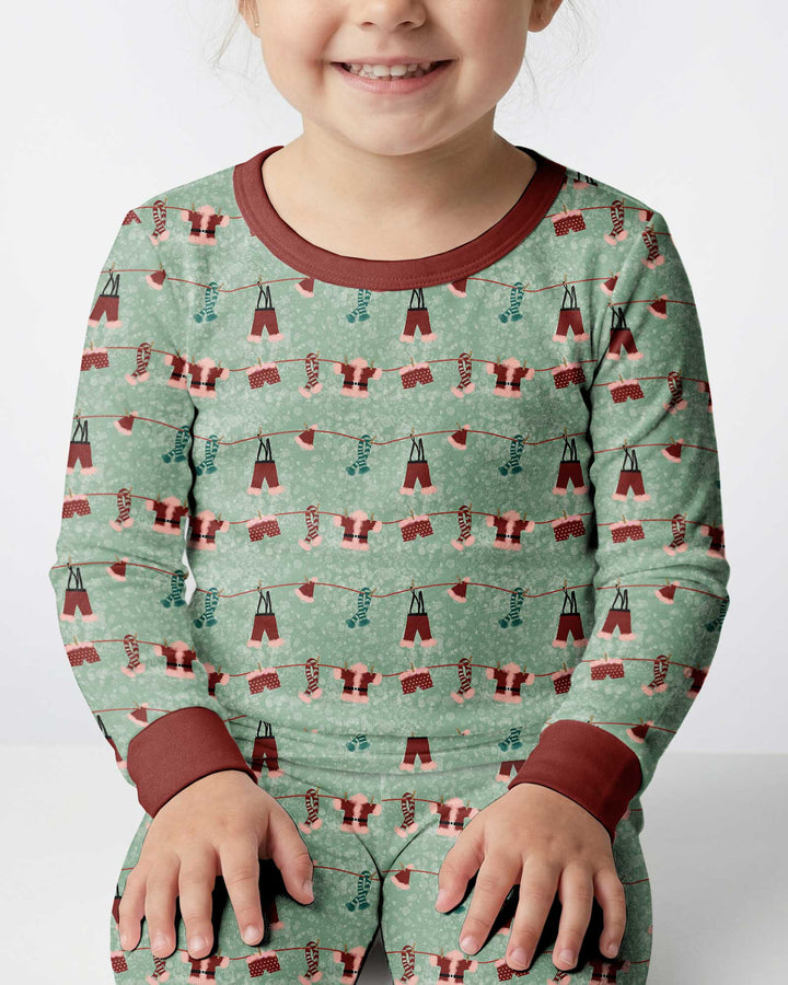 Santa In The Snow Bamboo Two Piece Long Sleeve Pajama Set